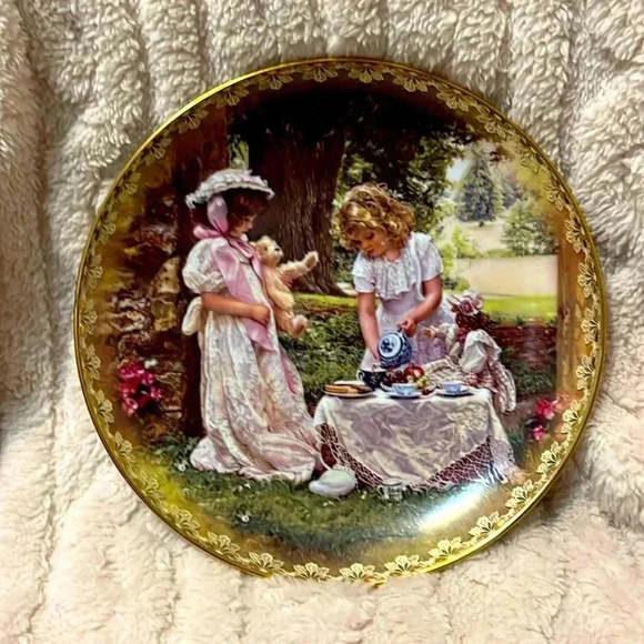 Sister's Love Forever Collection A CUP FULL OF LOVE Plate Sandra Kuck limited - Picture 1 of 3